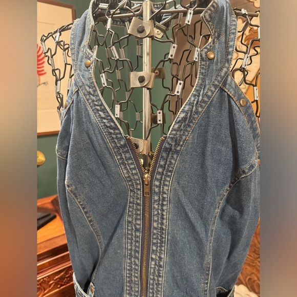 Vintage hipster denim halter jumpsuit with wide belt faded to perfection - Picture 4 of 8